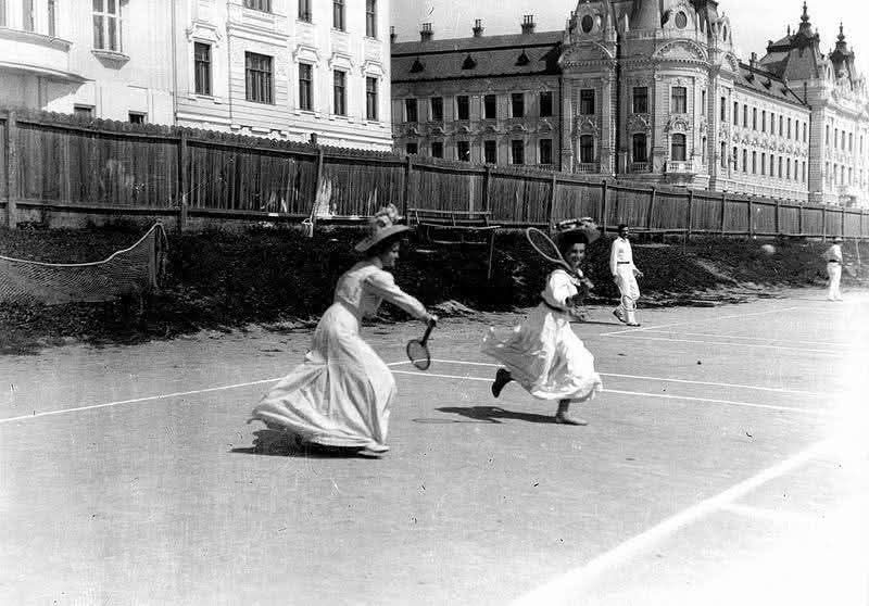 Igrališta tenisa na prostoru gdje je danas zgrada HZMO-a 1913. godine